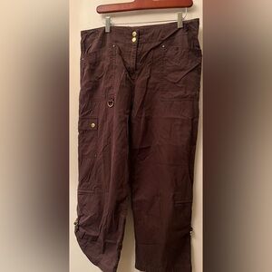 Jones New York Brown Capri Pants with gold hardware.